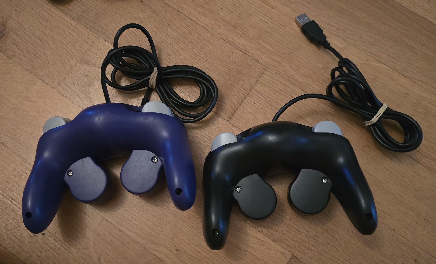 Controller: 2 Manettes GameCube Violettes et Noires USB – Usato da Genève venduto da MariaS2 2