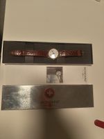 Mondaine Uhr goldfarben mit Lederarmband im Etui