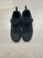 NikeGrösse 32, schwarz.