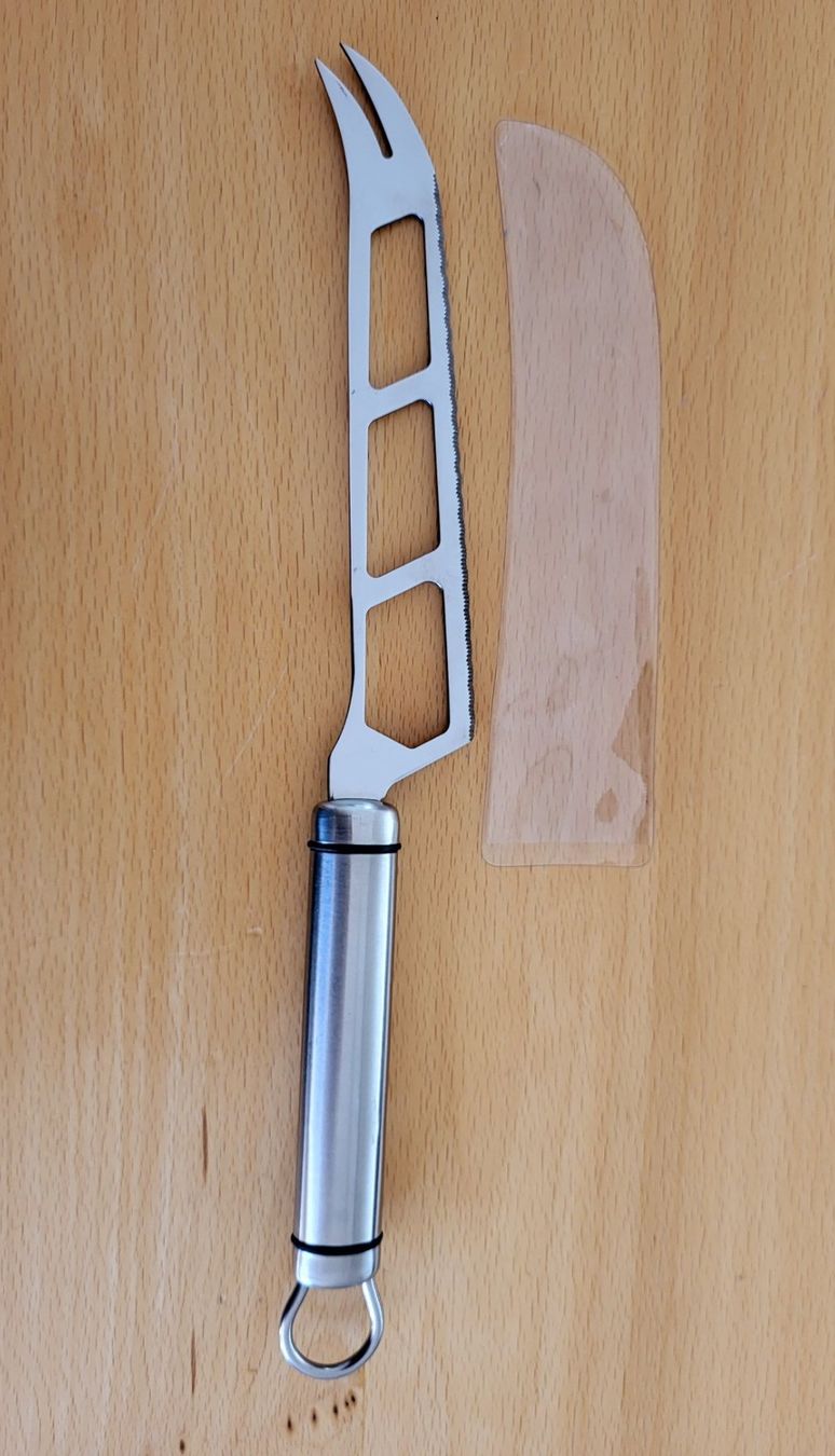 Küchenmesser: Käsemesser mit Schutzhülle, neu – Neu (gemäss Beschreibung) aus Eschlikon TG von Hirzliblick 1