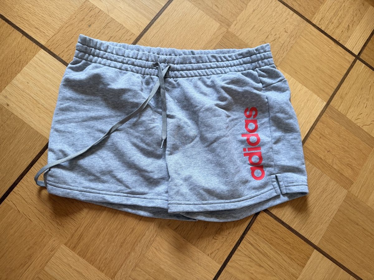 Hosen: Adidas Shorts – Gebraucht aus Unterentfelden von ame_tf2n