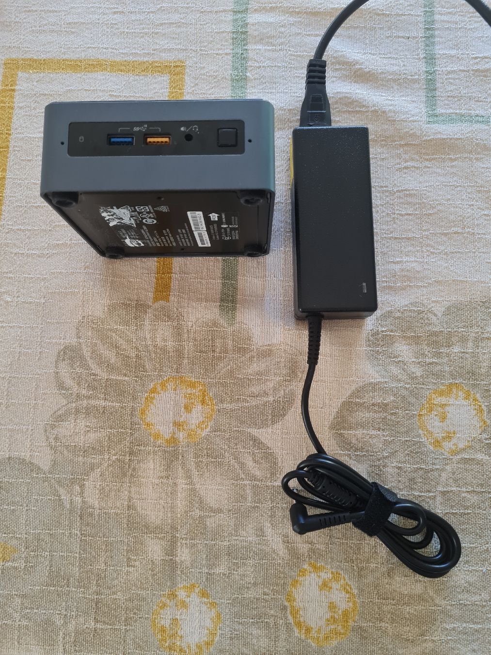 Intel PC: Intel NUC8i3BEH2 avec Win 11 – Usato da Fribourg venduto da Tolkien