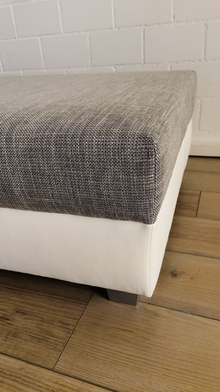Hocker: Hocker Weiss-Grau Kunstleder - Stoff – Neu (gemäss Beschreibung) aus Sevelen von Stopglobal. 3