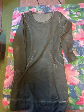 Wunderschönes Kleid in Olivgrün mit Reissverschluss, S