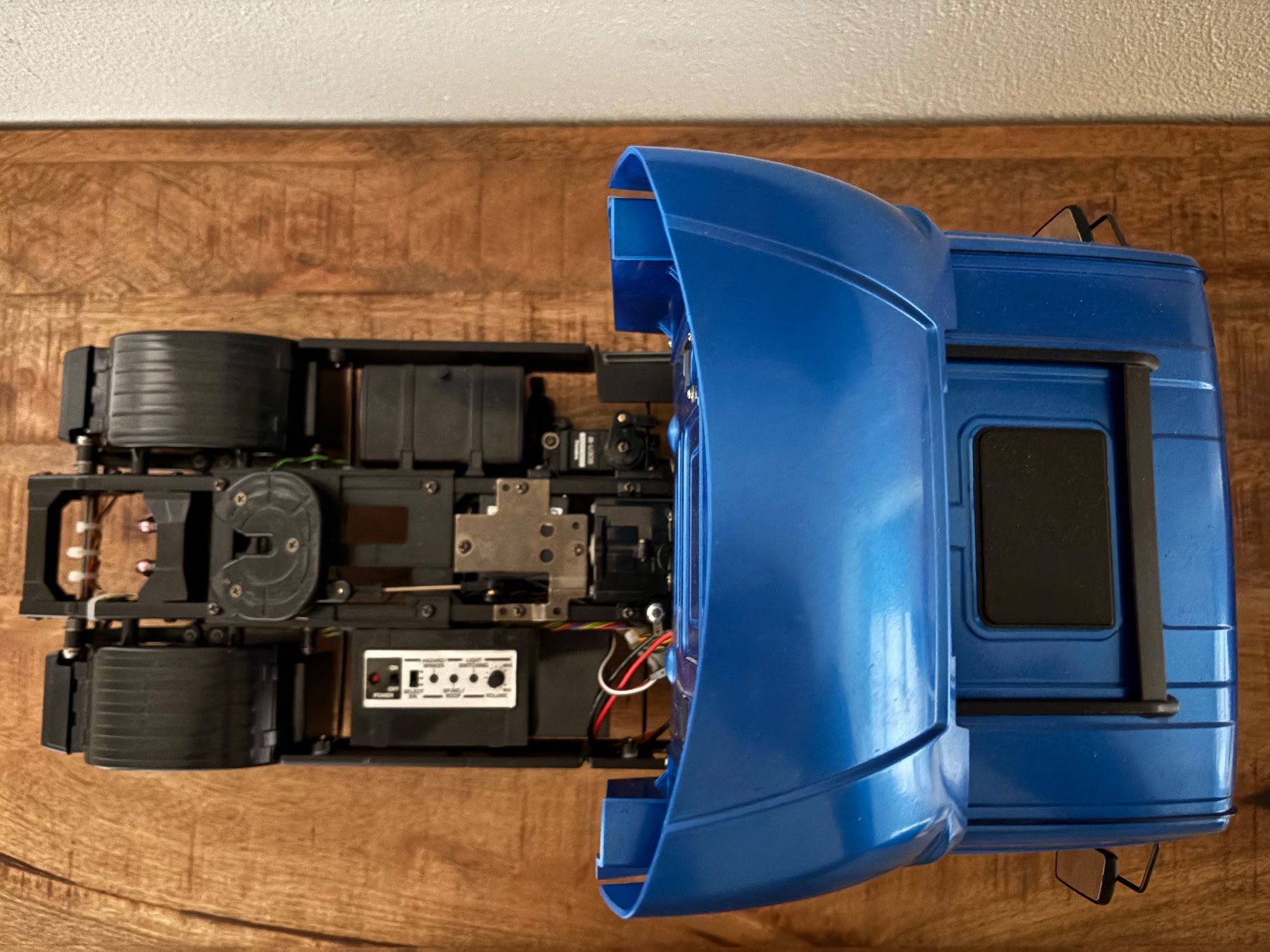 Tamiya Modellismo RC: Tamiya Scania R470 1/14 avec télécommande RC – Usato da Chêne-Bourg venduto da pr220 2