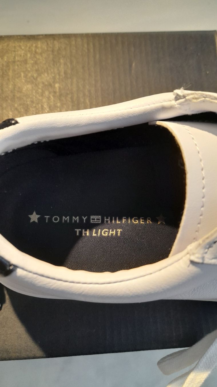 Tommy Hilfiger Scarpe da uomo: Tommy Hilfiger, baskets blanches, Taille 39, Neuves! – Nuovo e nell'imballaggio originale da st.gallen venduto da The_Rag_Picker. 6