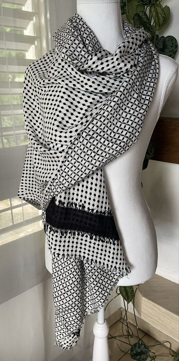 Zara Foulard & Sciarpe: ZARA Accessoires Schal – Usato da Läufelfingen venduto da B_C_Sch.