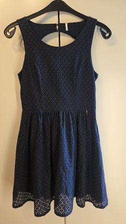 Kleid ONLY dunkelblau Spitze Grösse 38 guter Zustand