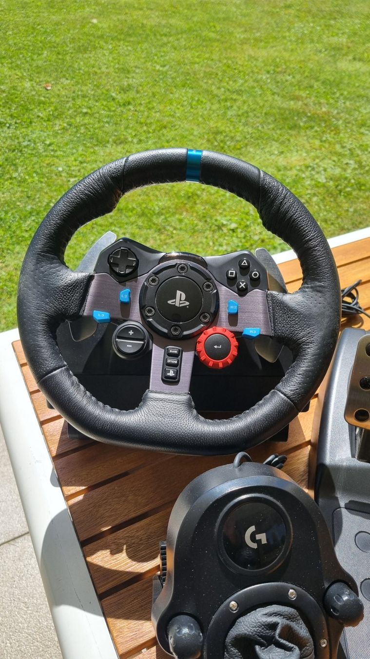 Logitech Controller: Volant Logitech G29 (PS5/PC) + levier de vitesses + tapis – Usato da Bulle venduto da joesatchy 1