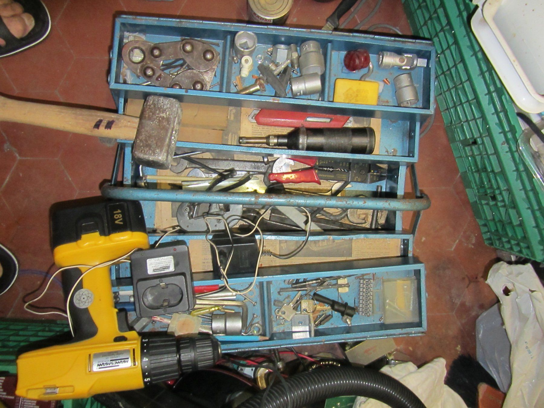 Tous les outils: Werkzeugkasten aus Metall – D'occasion à Zürich par bigboss