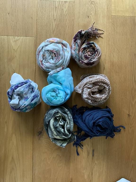 Foulard & Sciarpe: Schal div. Farben/Grössen – Usato da Merenschwand venduto da bia_96rm