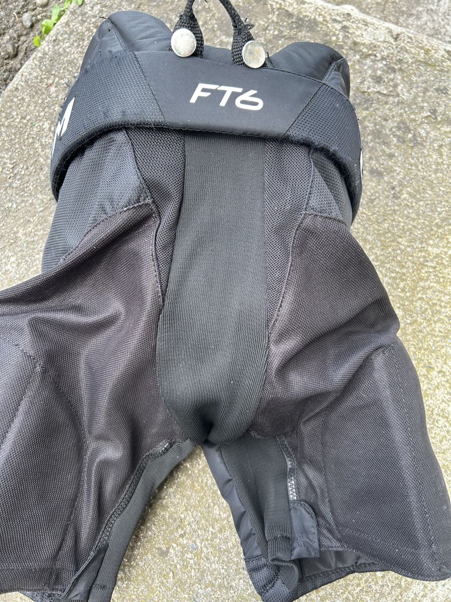Ccm Pantaloni: Hockeyhose  – Usato da Wimmis venduto da raphunk 2