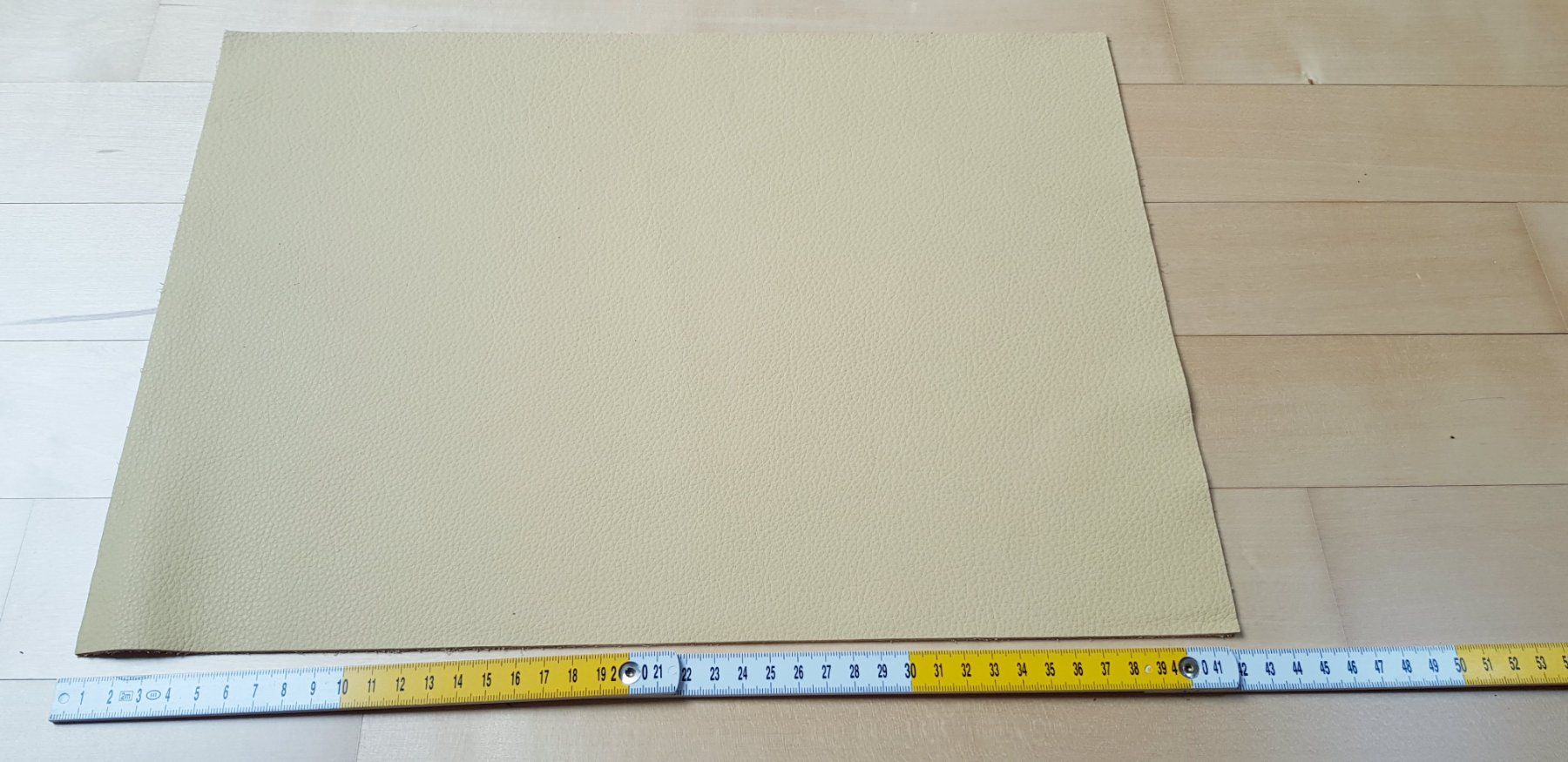 Tissus: Leder vanille Nappaleder A3 Format – Neuf avec emballage d'origine à Menziken par Zyropa