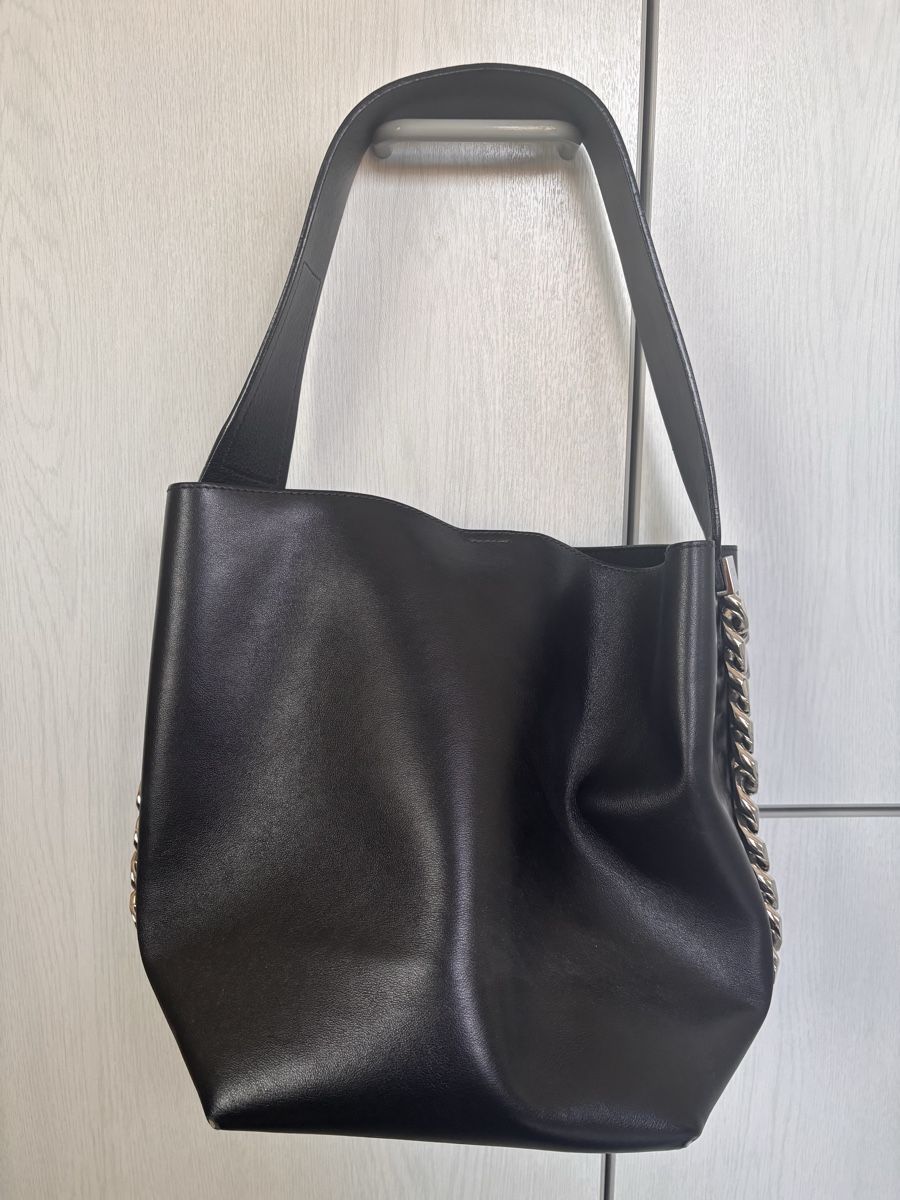 Givenchy Borse da donna: Givenchy Calfskin Infinity Bucket Bag Black – Nuovo (secondo la descrizione) da Oberrohrdorf venduto da api_s6d2