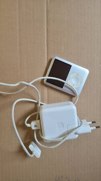 Apple Lettore multimediale portatile: IPod Nano 4GB, silber – Usato da Zofingen venduto da PiaZ0102 1