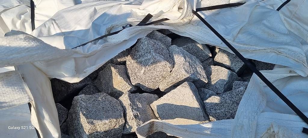 Rivestimenti per pavimenti: Pavés en granit – Usato da Corsier-sur-Vevey venduto da hel_lvr5 1