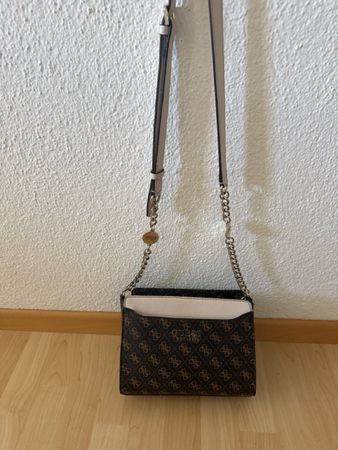 Guess Umhängetasche braun beige mit Logo