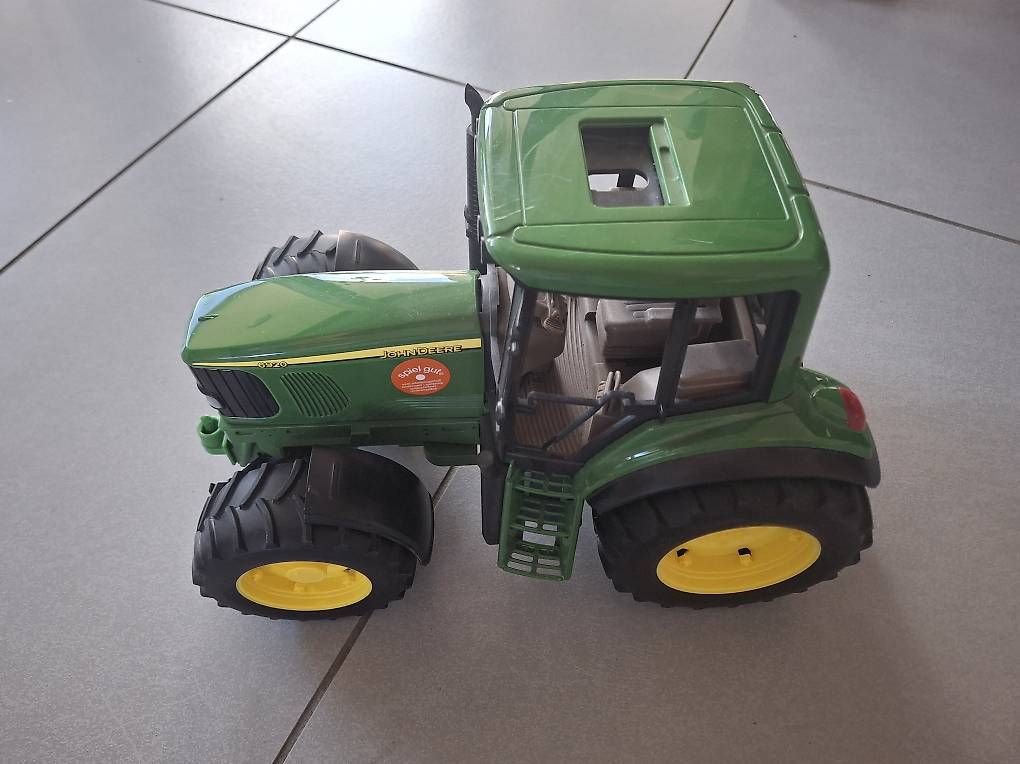 Giocattoli: Spielzeug Traktor – Usato da Dübendorf venduto da lar_95t9