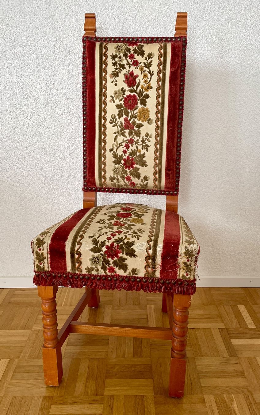 Chaises: Holzstuhl, gepolstert – D'occasion à Gümligen par soleil149