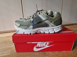 Nike Zoom Vomero 43 neu