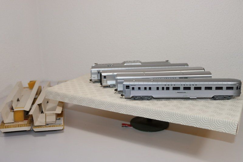 Modellini di ferrovie: 5 US Wagen ( 665 ) – Usato da Kerzers venduto da Winu64
