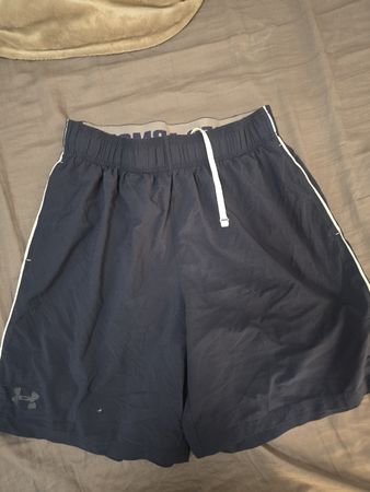 Short Under Armour bleu foncé, taille M/M