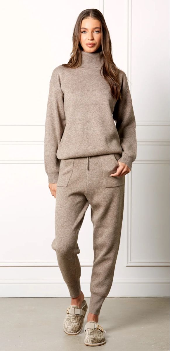 Kleiderpakete: Tracksuit – Neu und originalverpackt aus Lugano von Nika_amica 1