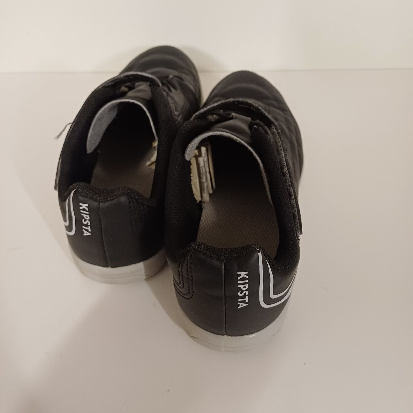 Decathlon Scarpe da uomo: Chaussures de salle Kipsta noires taille 36 – Usato da Villeneuve VD venduto da vog_yc5s 1