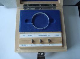 Mikrometer Prüfeinrichtung mit Interferenz Glas und Endmasse