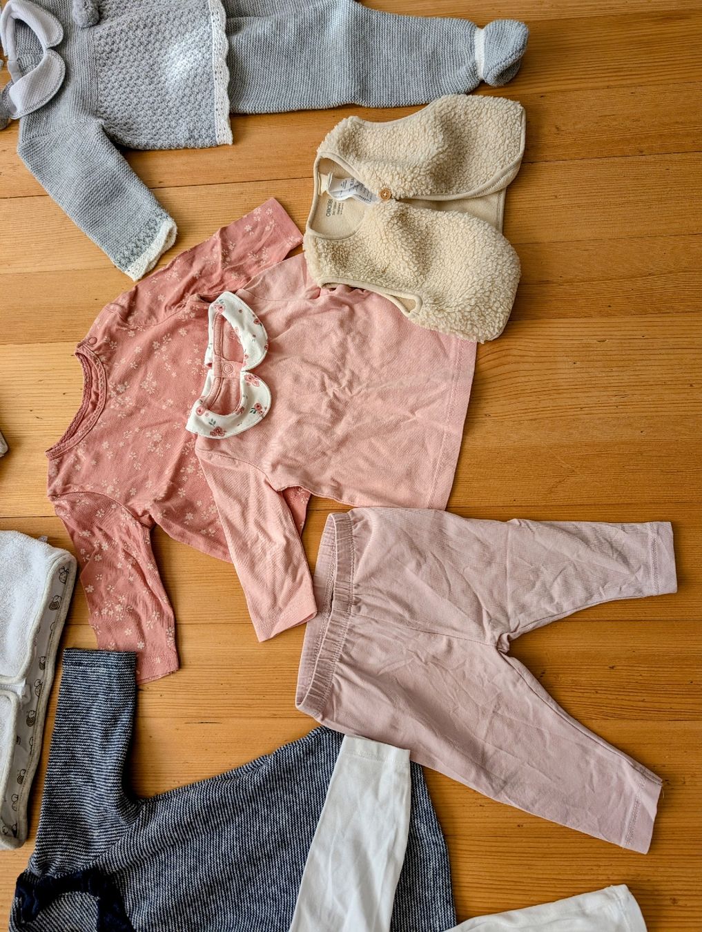 Lotti & Set di vestiti: Kleiderpaket Mädchen Gr. 62 Herbst /Winter – Usato da Brunnen venduto da bahari02 4
