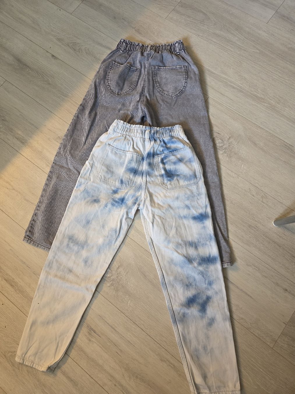 H&M Hosen: 2 H&M Relaxed Jeans, Denim-Look, Gr. 140 – Gebraucht aus Wigoltingen von Zuckerfee84 3
