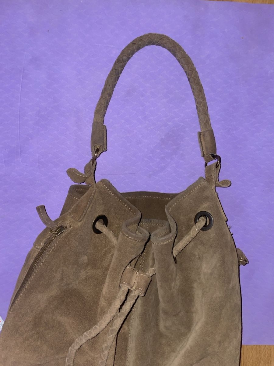 Taschen für Damen: ALLES RAUS Beuteltasche Wildleder – Gebraucht aus Kloten von simones.thriftshop