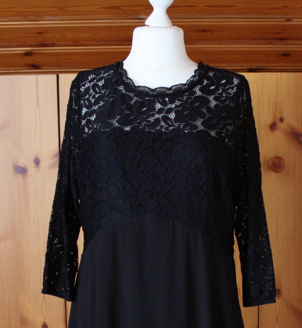 Vestiti: Kleid YESSICA mit Spitze schwarz Gr. 46 – Usato da Flüelen venduto da Diversicum-Curvy 1