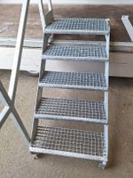 Stahltreppe Metalltreppe Robust Verzinkt Geländer links mont
