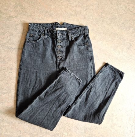 LEVI'S HIGH WAISTED MOM JEANS HOSE 26 S 36 , TOP ZU BUSTIER