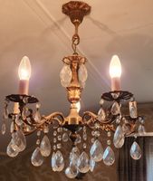 Lustre ancien en métal doré avec pampilles. bel état
