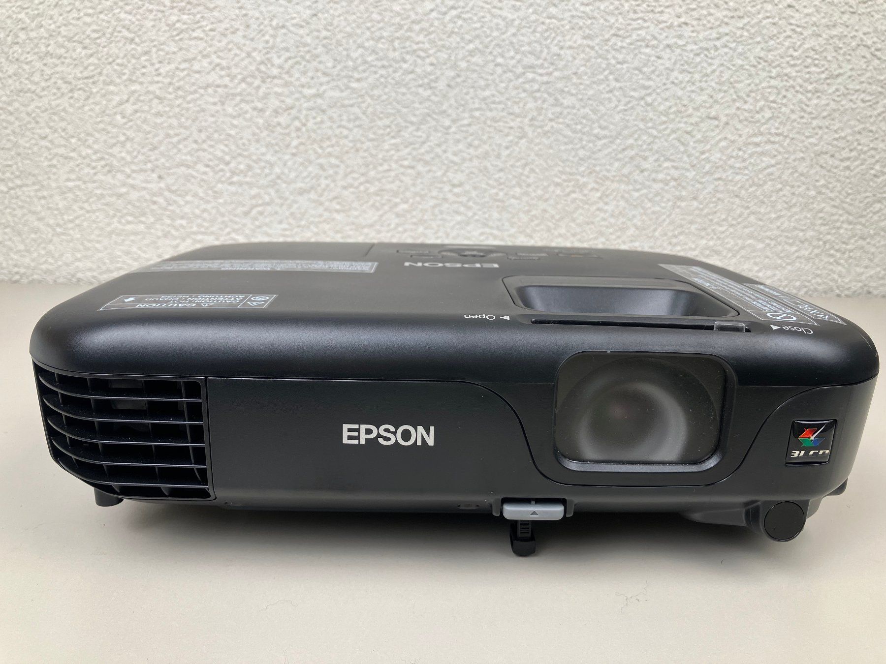 Epson Vidéoprojecteurs: Epson Multimedia Projector EB-X02 – D'occasion à Stallikon par Colombaccio