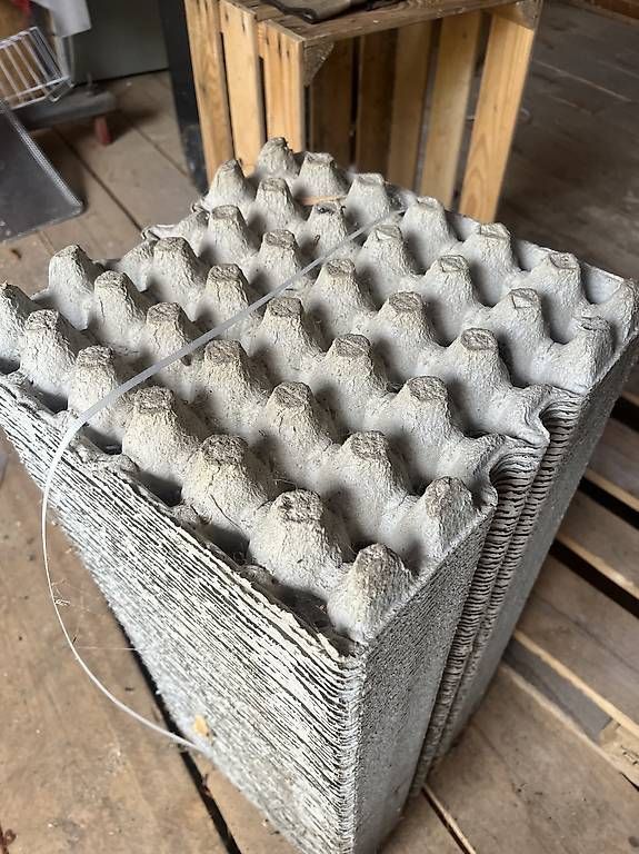 Cages, transport & sécurité: Eierkartons, ca. 100 Stk. – D'occasion à Endingen par benjaminsteiner 1