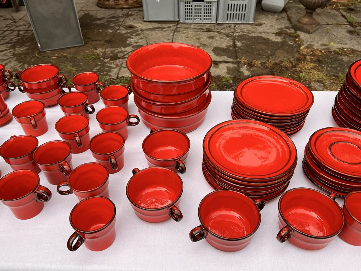 Set di piatti:  Rotes Geschirr Service (88) – Usato da Glattfelden venduto da maa_qcj8 2