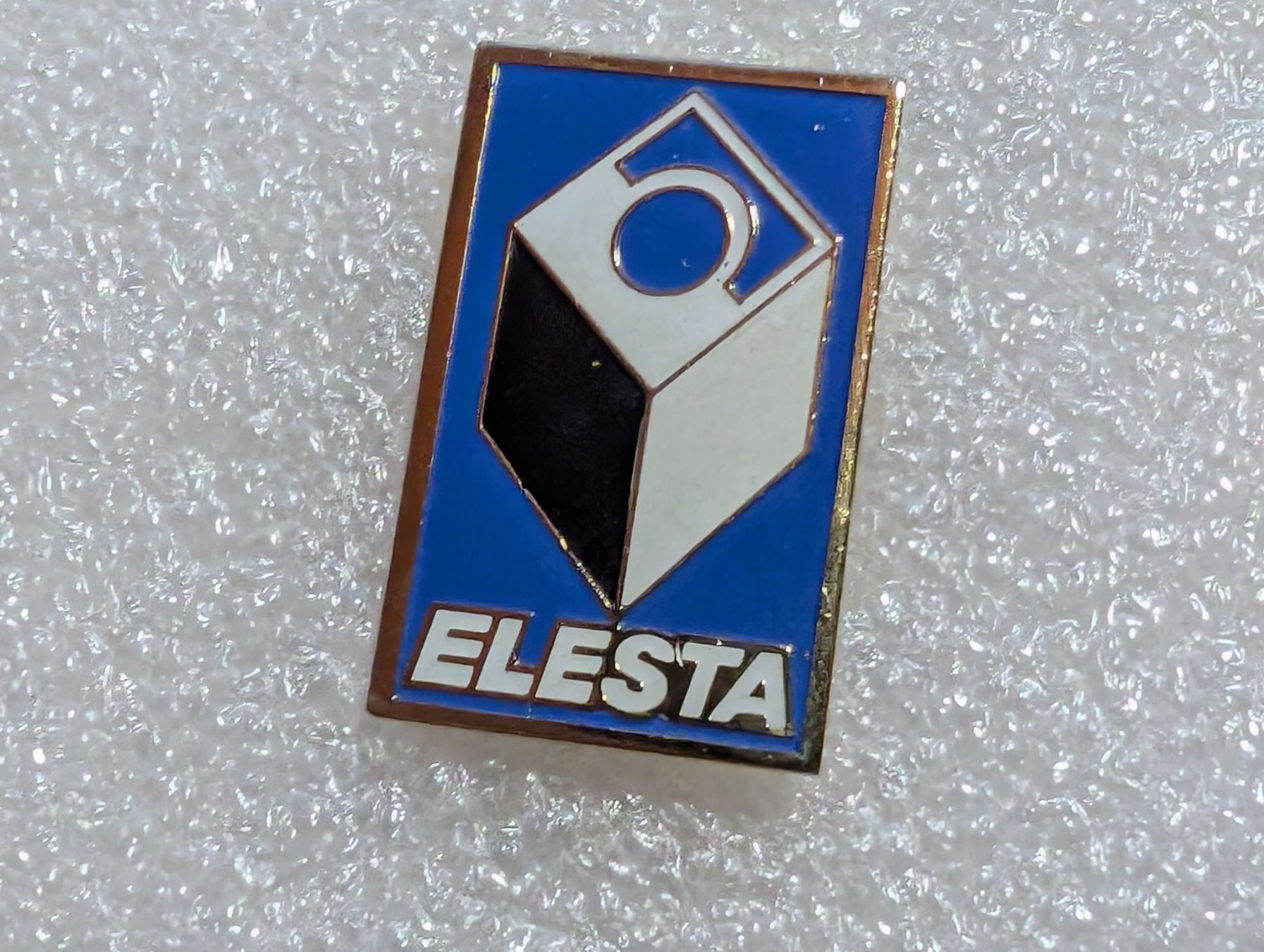 Placchette & Badge: Ansteckpin 257: Elesta – Usato da Oppligen venduto da Pin-Fall-Shop