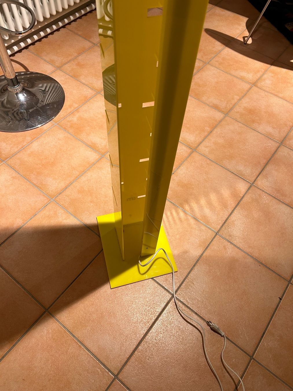 Lampen: UNIQUE ! Lampe au sol jaune fluorescent VINTAGE années 90 – Gebraucht aus Roche VD von luc_jwm5 2