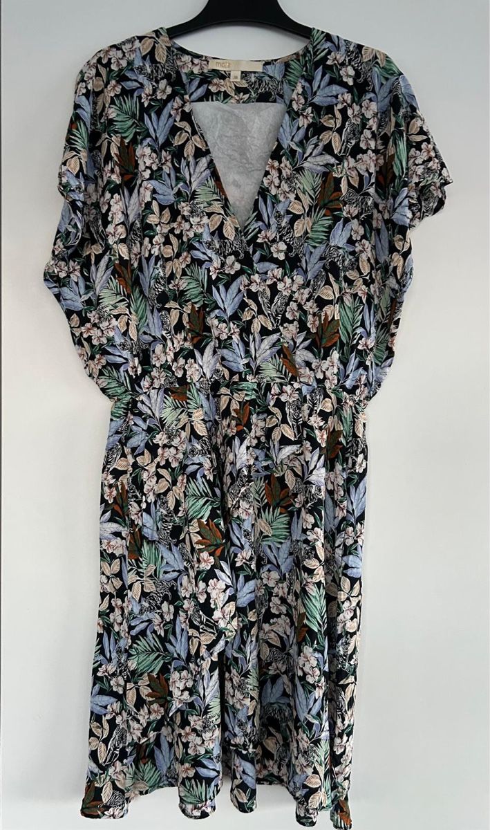Maje Robes: Robe cache-coeur MAJE à imprimé floral taille 38 – D'occasion à Cortaillod par seba15