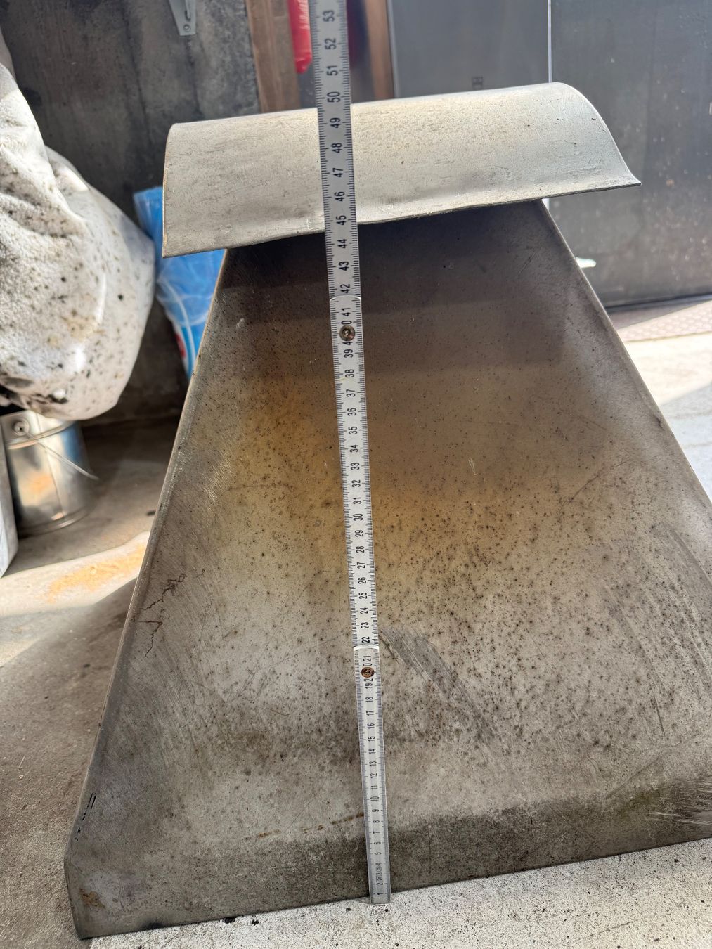 Box da tetto: Chromstahl Kaminabdekung Grill Chemine – Usato da Altendorf venduto da Elenaneagu22 1