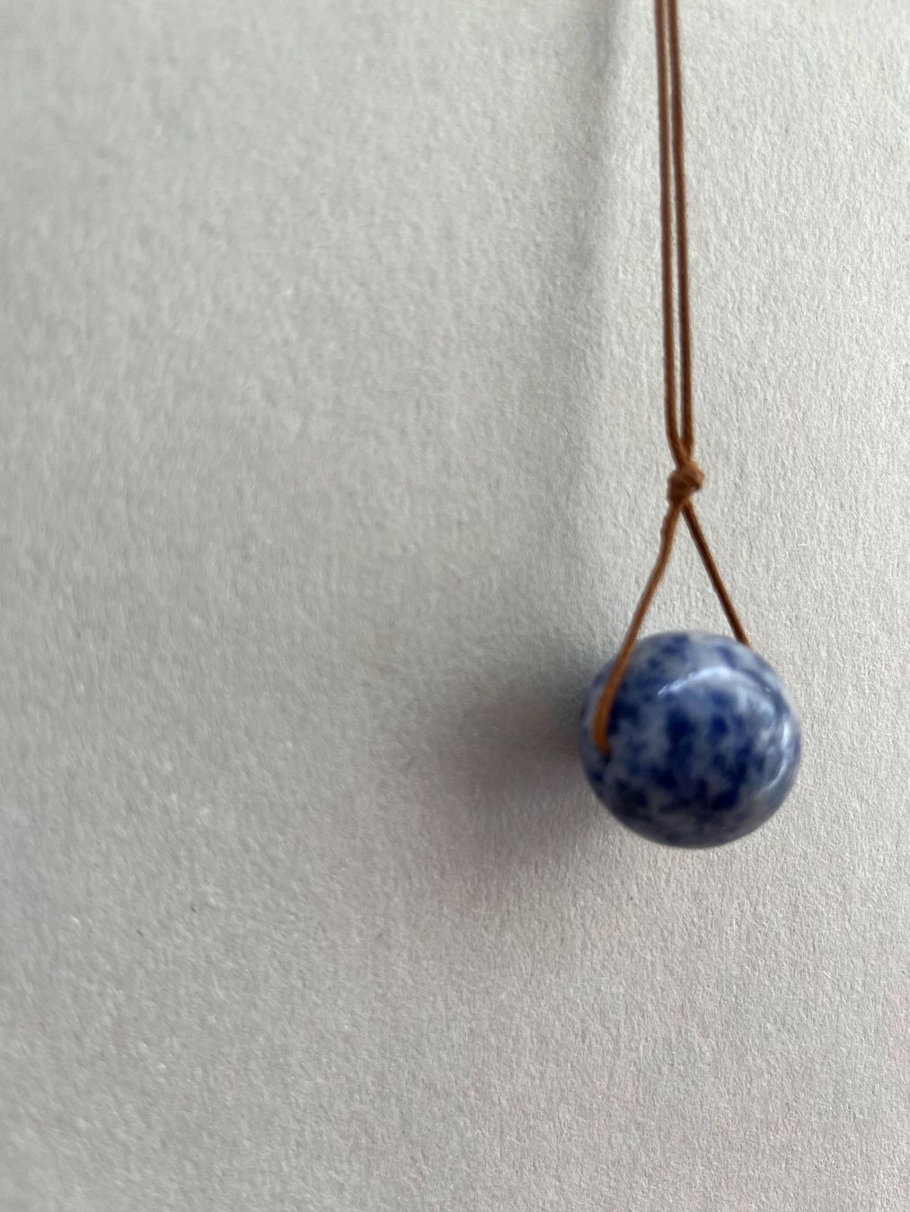 Catenine: Halskette mit blauer Kugel/Collier avec sphère bleu – Nuovo (secondo la descrizione) da Genève venduto da sop_j6y2 1