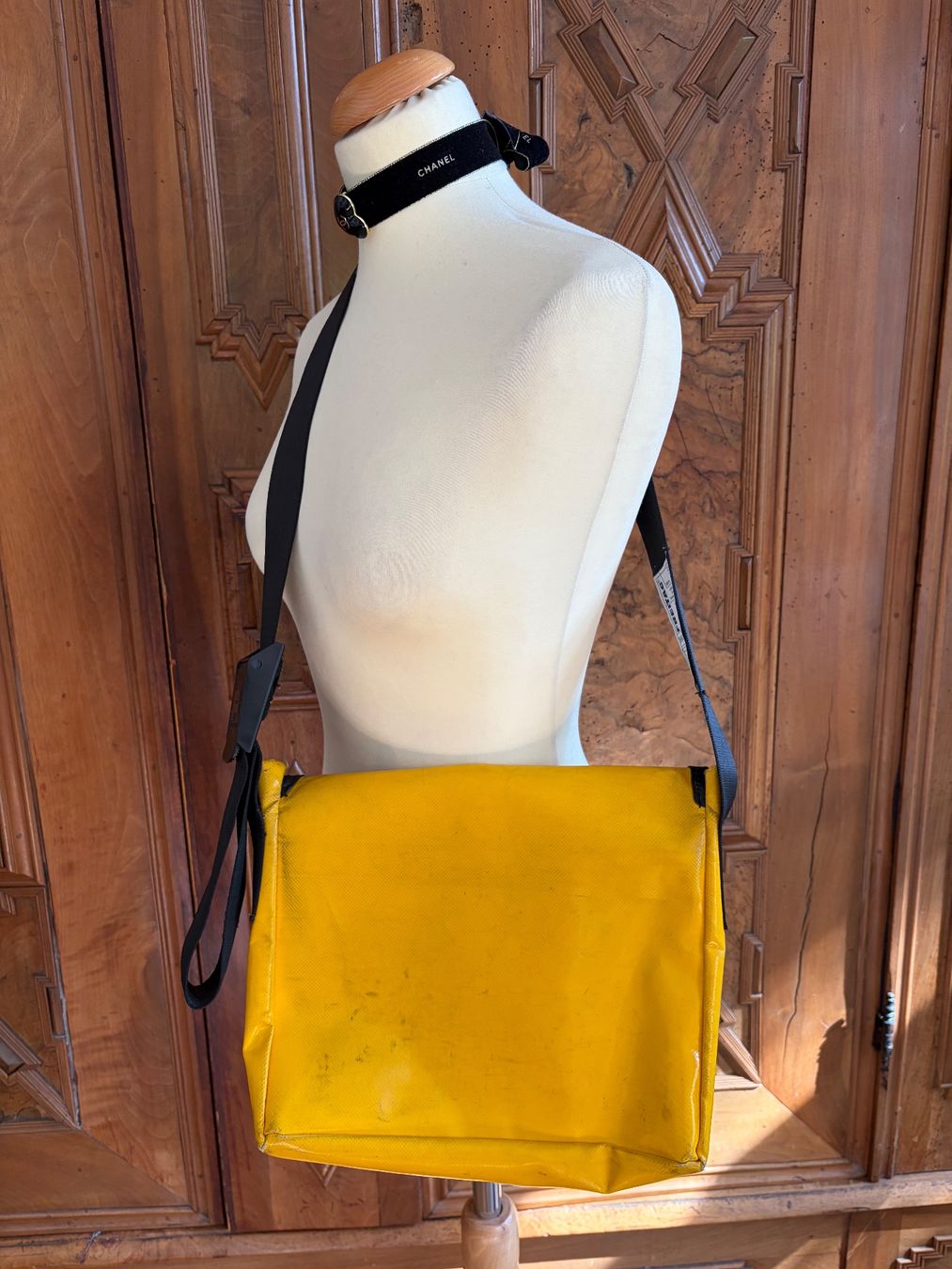 Freitag Taschen: FREITAG Tasche   Farbe: Gelb, Schwarz – Gebraucht aus Interlaken von Bona55 5