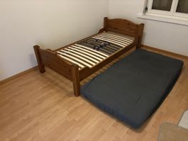 Holzbett (90x200cm) mit Matratze