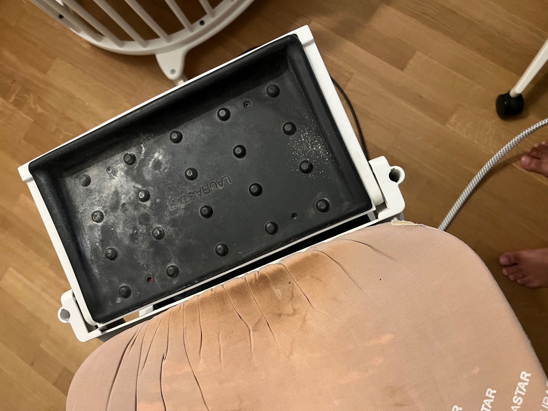 Laurastar Bügeleisen: LAURASTAR S4 Dampfbügeleisen gebraucht – Gebraucht aus Zürich von jnka007 2