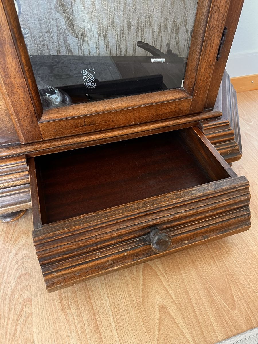 Vitrines: Eckvitrine mit Schublade – D'occasion à Luzern par Vschu 1