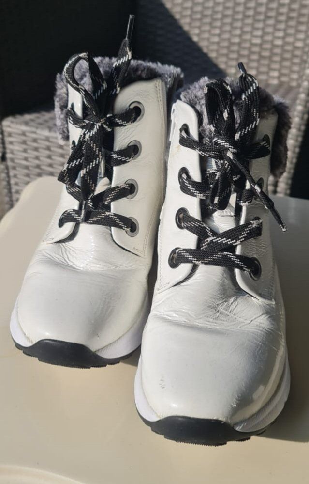 Damenschuhe: Warme Damen Winterschuhe Grösse 38 – Gebraucht aus kloten von Docsgirl 7