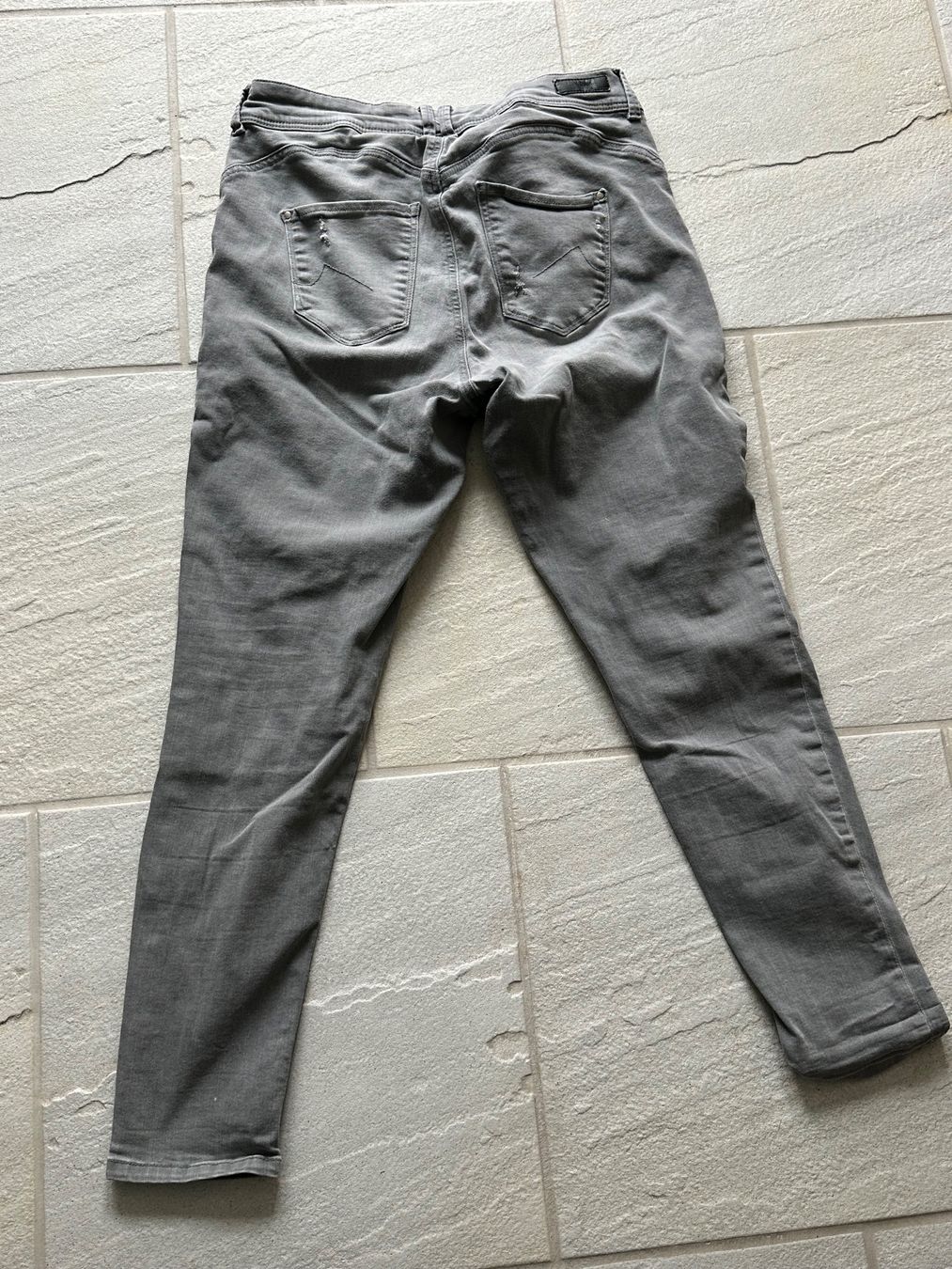 C&A Jeans: Graue mid waste skinny jeans – Usato da Pfäffikon ZH venduto da bingo74 2